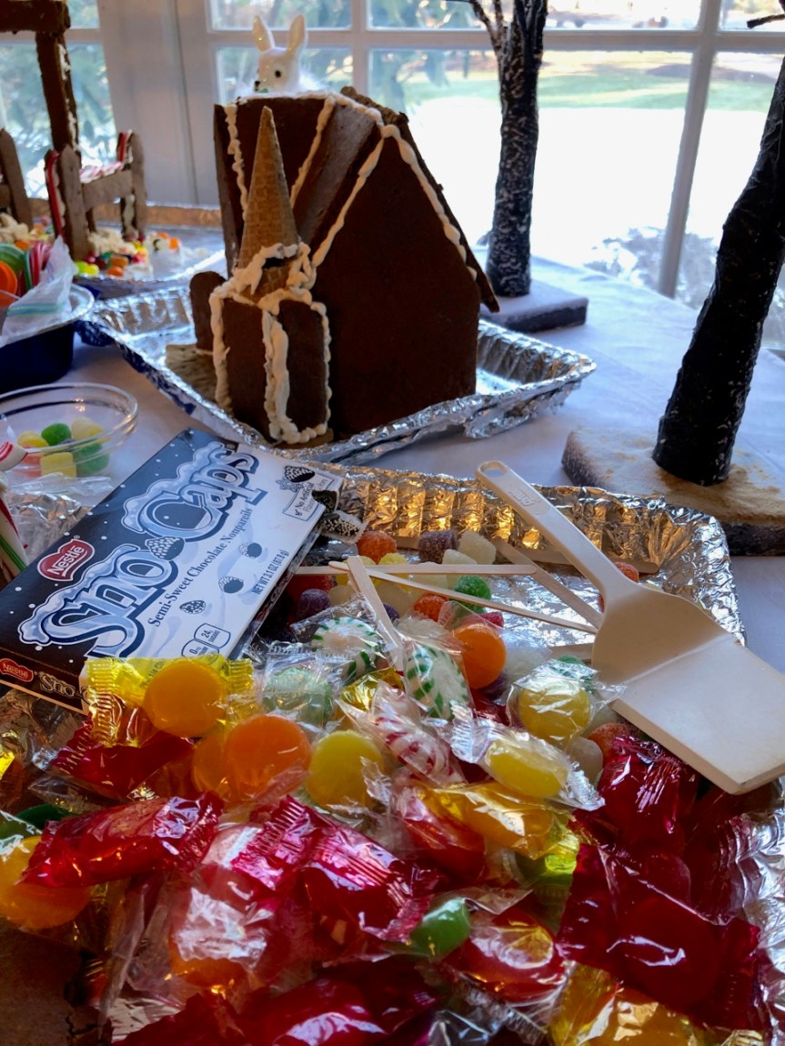 gingerbread7-with-candy-pile
